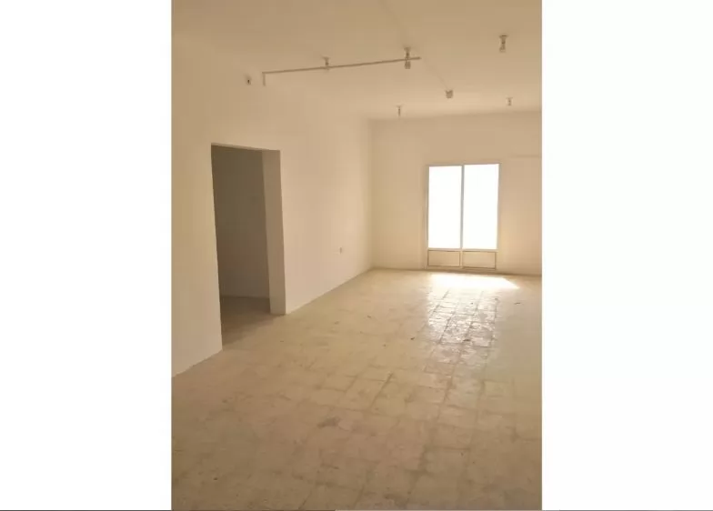 Residential Ready Property 2 Bedrooms U/F Apartment  for rent in Al-Rayyan #8862 - 1  image 